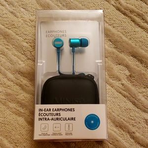 Unopened blue 🔵/teal In ear earphones! With a black case.